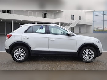 Used Volkswagen T-Roc 2023 for sale - 76409776: Photo