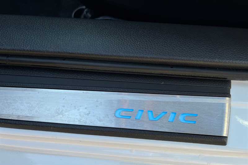 Used Honda Civic 2018 for sale - 78216032: Photo 32