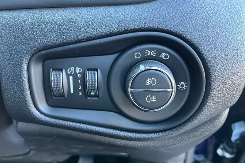 Used Jeep Renegade 2019 for sale - 77810358: Photo 23