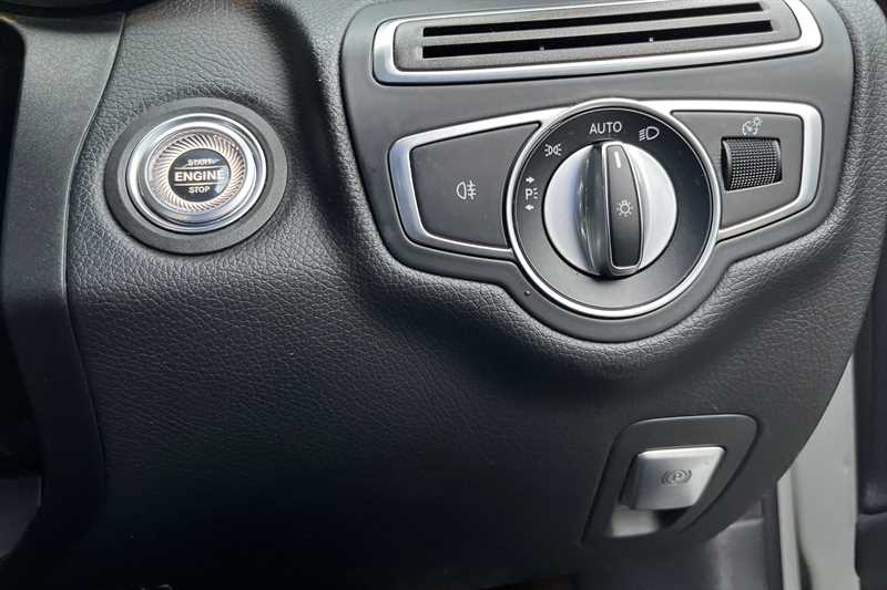 Used Mercedes-Benz C Class 2019 for sale - 76915285: Photo 23