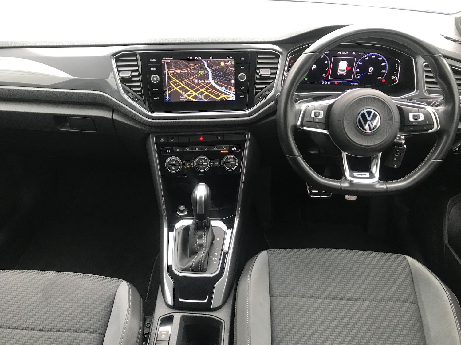 Used Volkswagen T-Roc 2022 for sale - 76675289: Photo 2