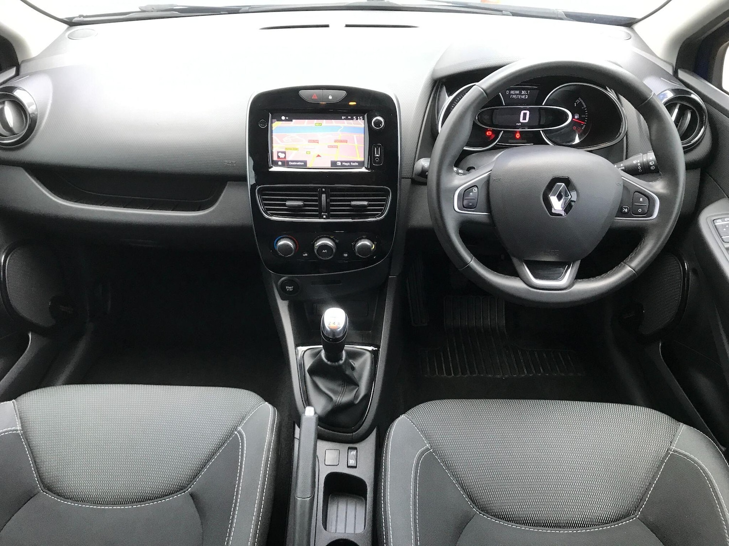 Used Renault Clio 2018 for sale - 78190231: Photo 2