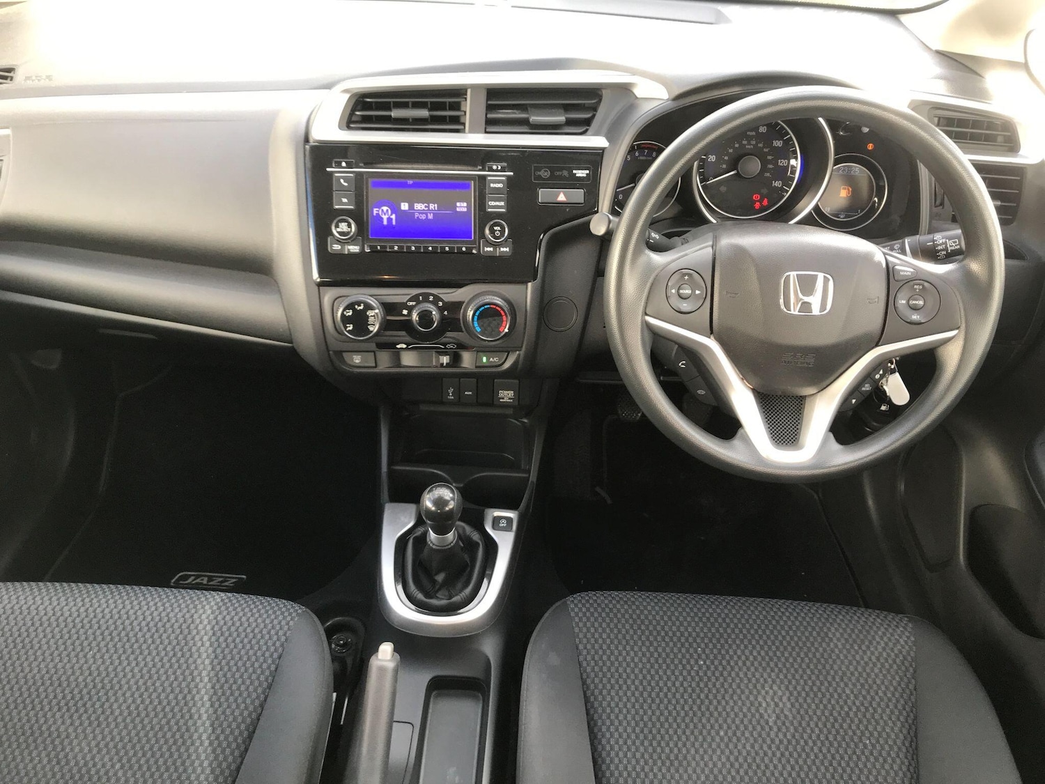 Used Honda Jazz 2018 for sale - 76637553: Photo 2