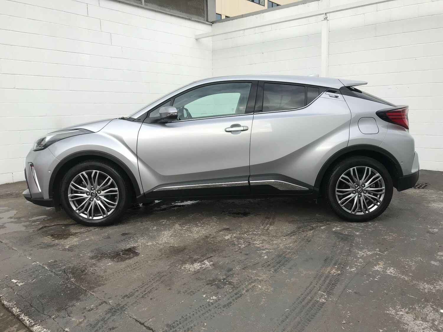 Used Toyota C-HR 2023 for sale - 76676034: Photo 9