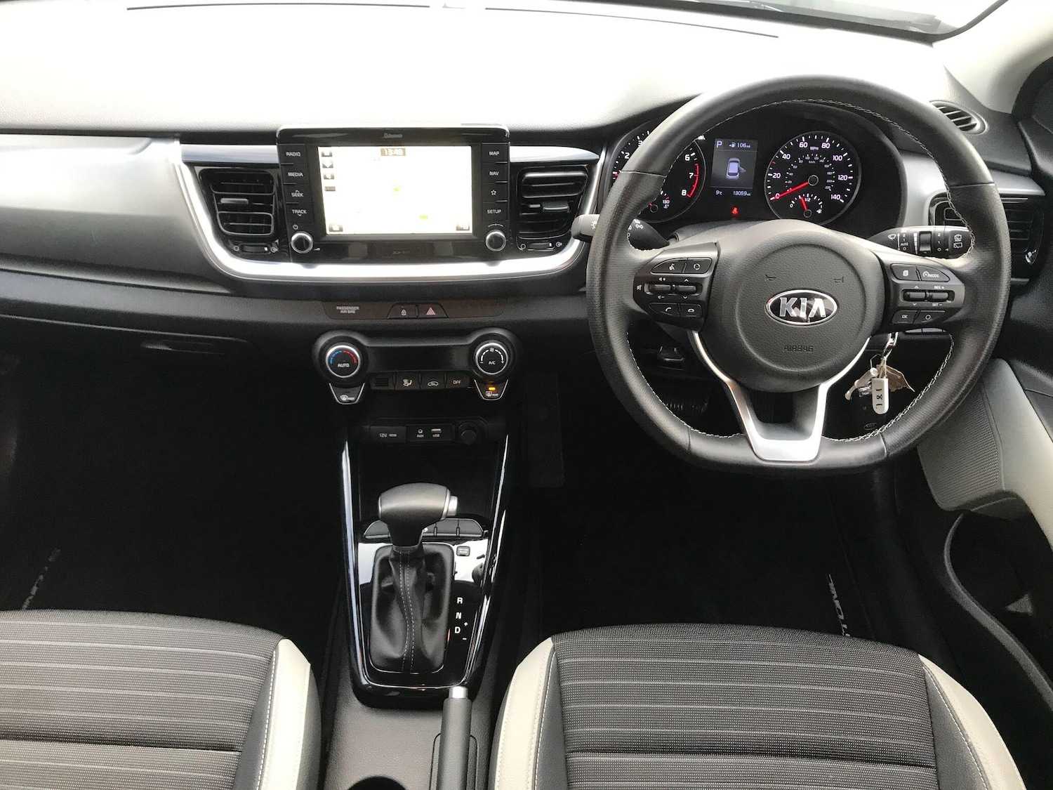 Used Kia Stonic 2020 for sale - 76777153: Photo 2