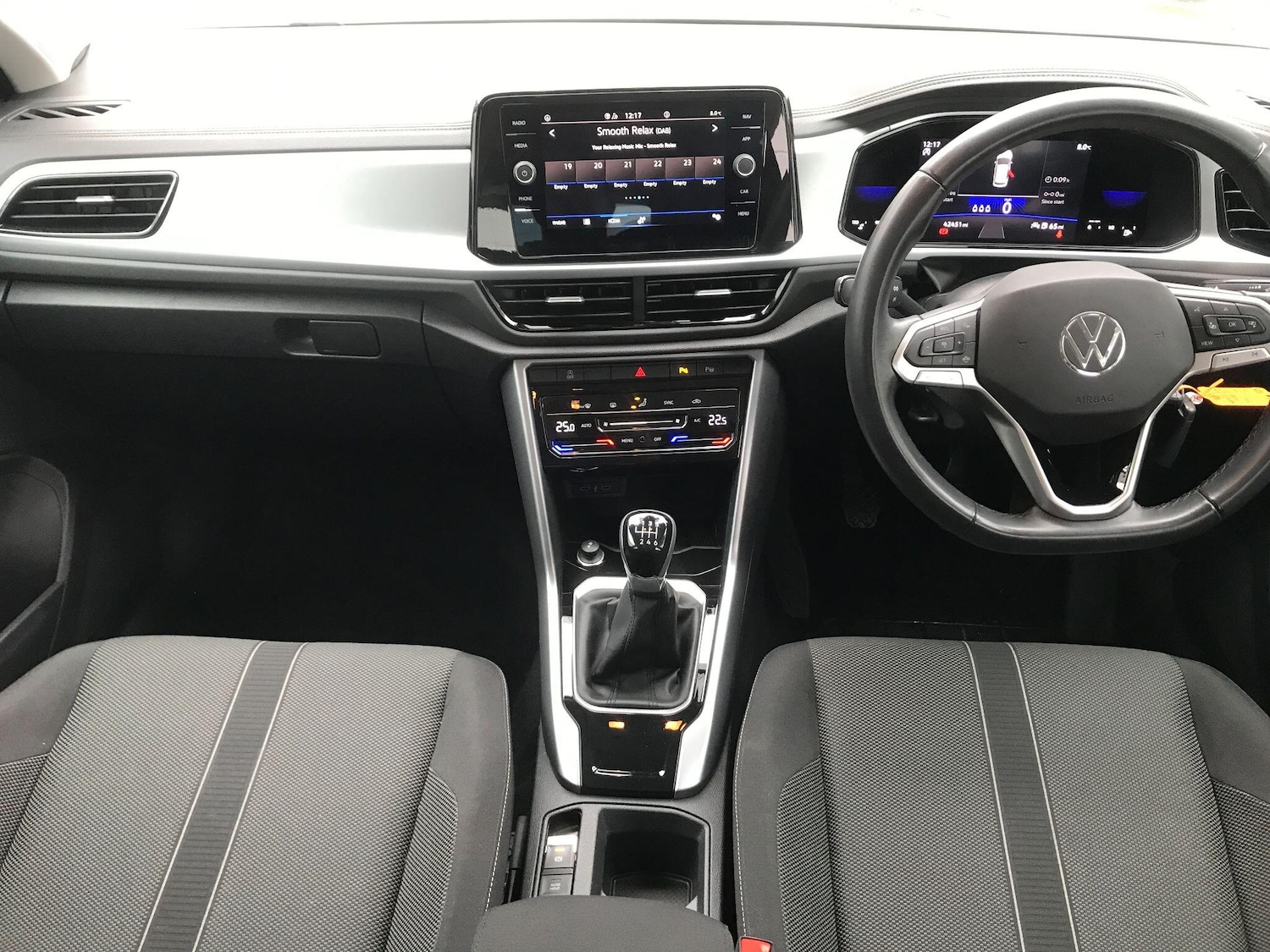 Used Volkswagen T-Roc 2022 for sale - 77872029: Photo 2