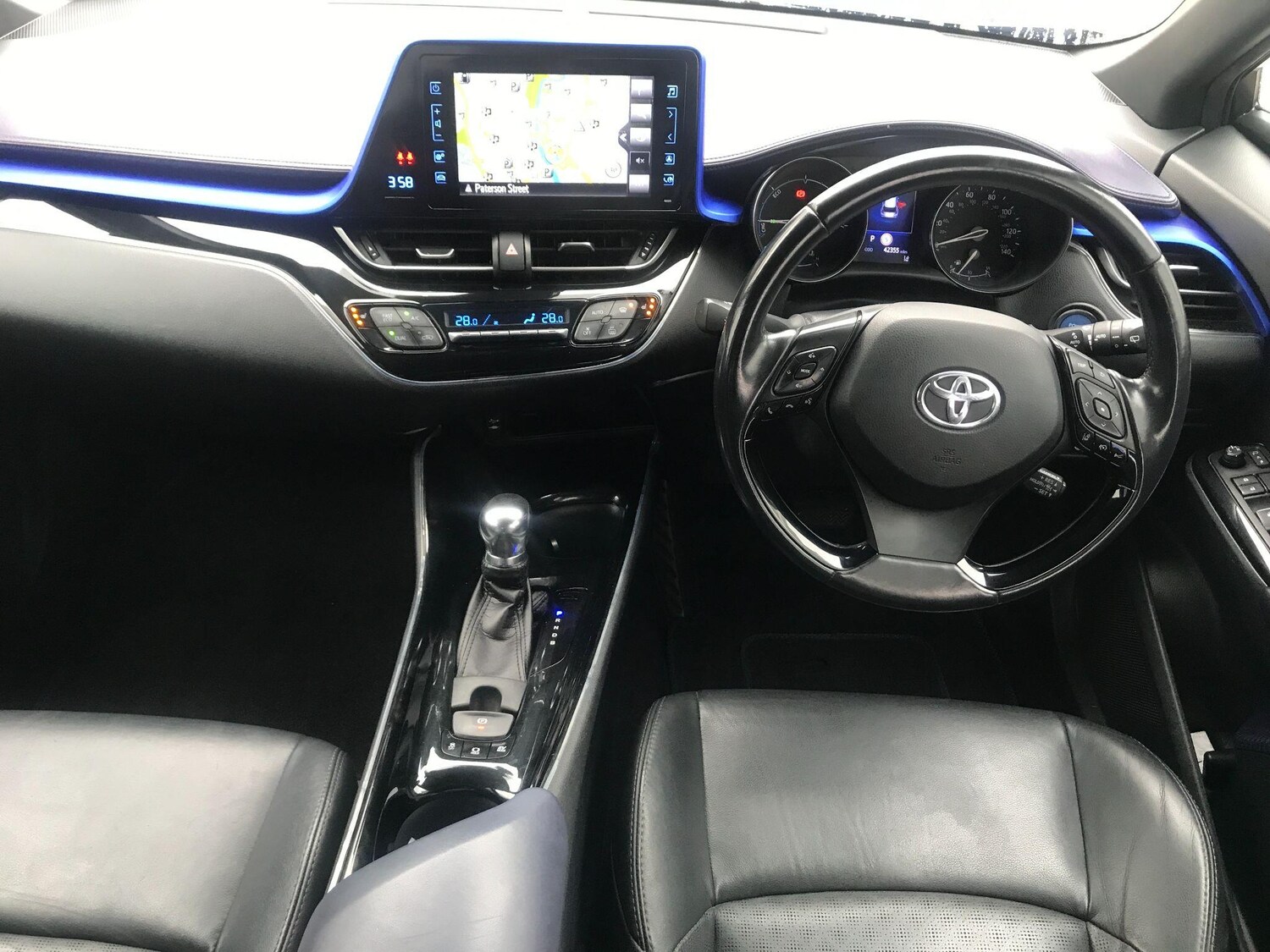 Used Toyota C-HR 2017 for sale - 76673541: Photo 2