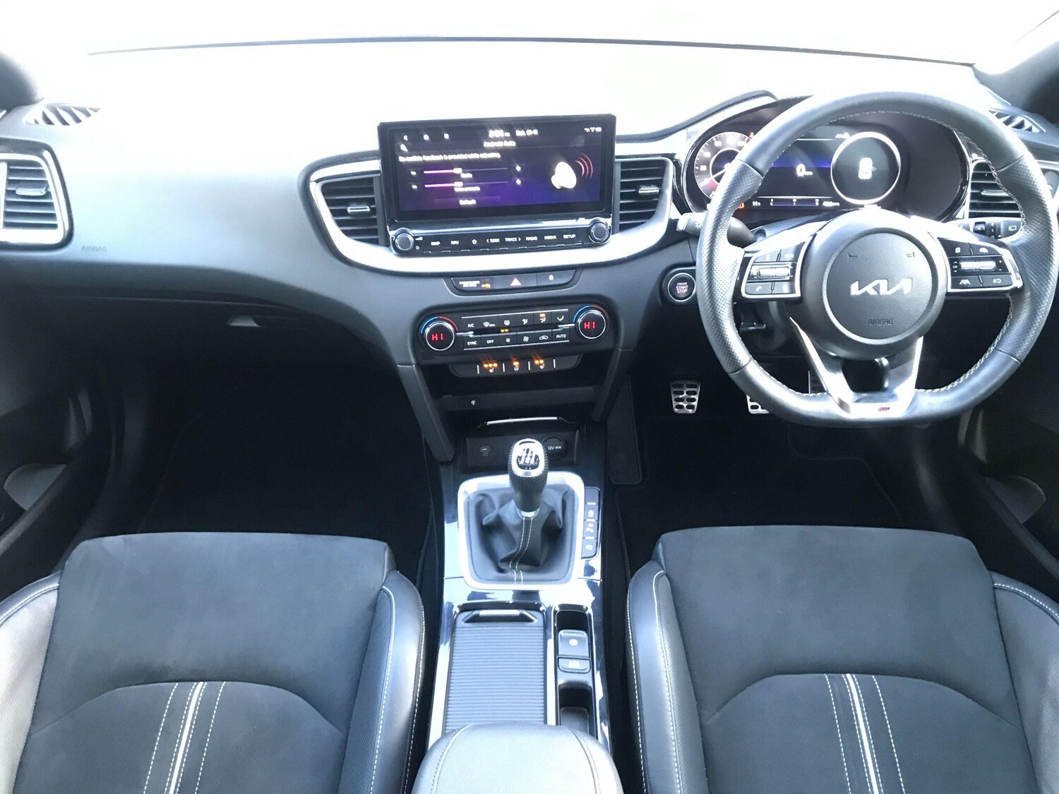 Used Kia XCeed 2023 for sale - 76676178: Photo 2