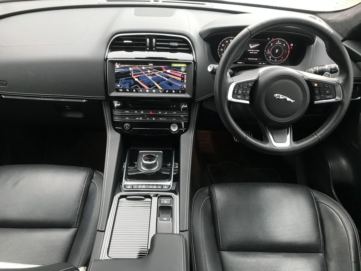 Used Jaguar F-Pace 2020 for sale - 76681088: Photo 2