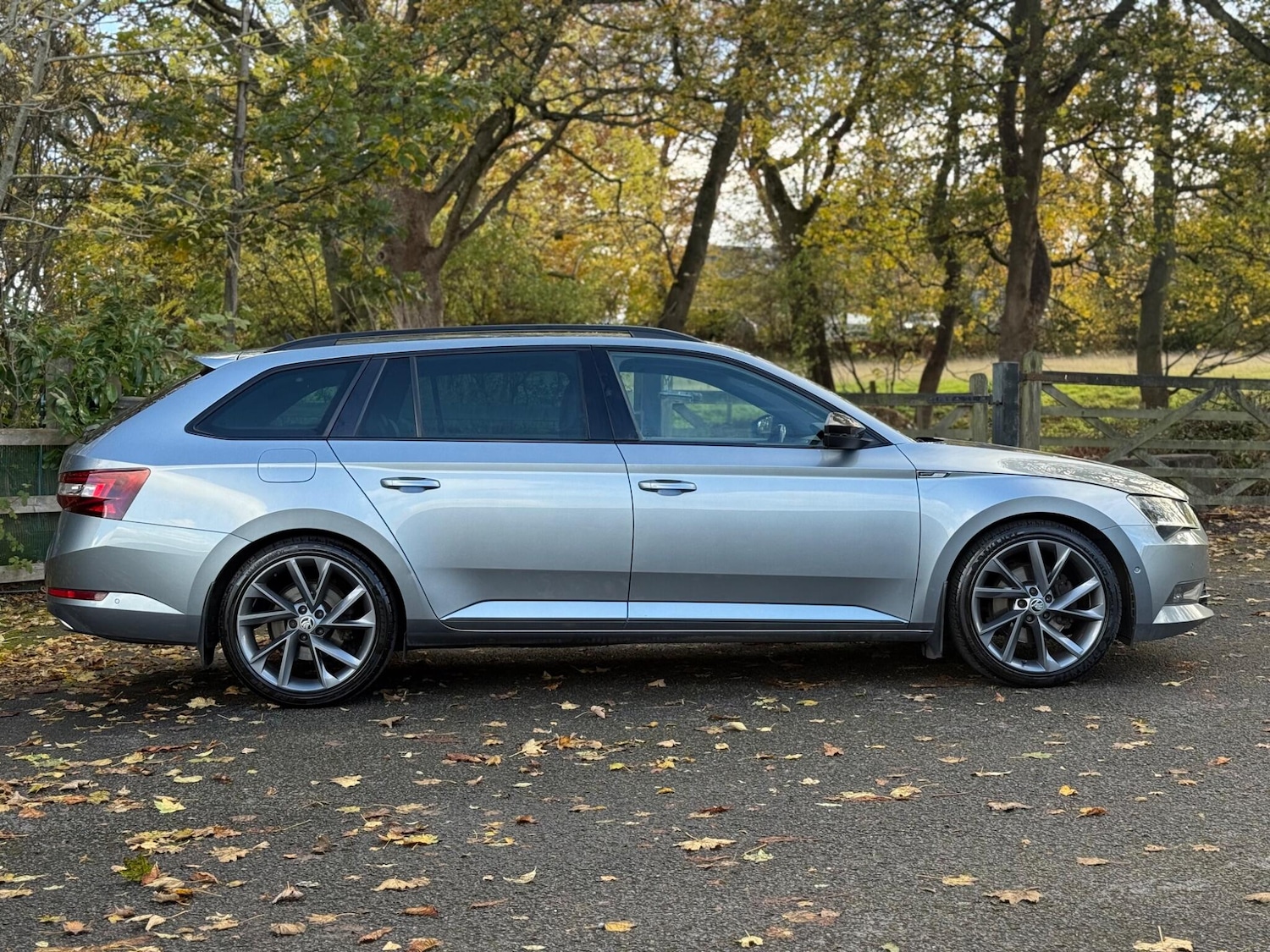 Used Skoda Superb 2017 for sale - 76995276: Photo 8
