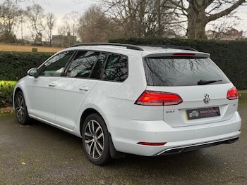 Used Volkswagen Golf 2017 for sale - 76689338: Photo