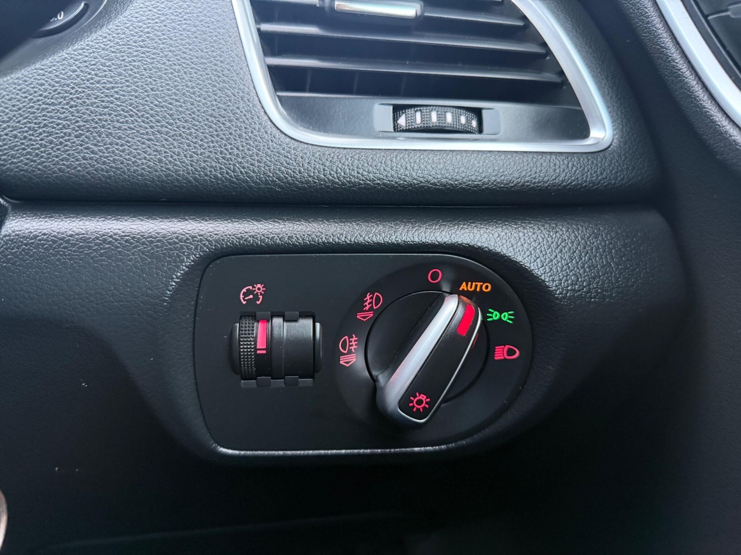 Used Audi Q3 2014 for sale - 76671317: Photo 24