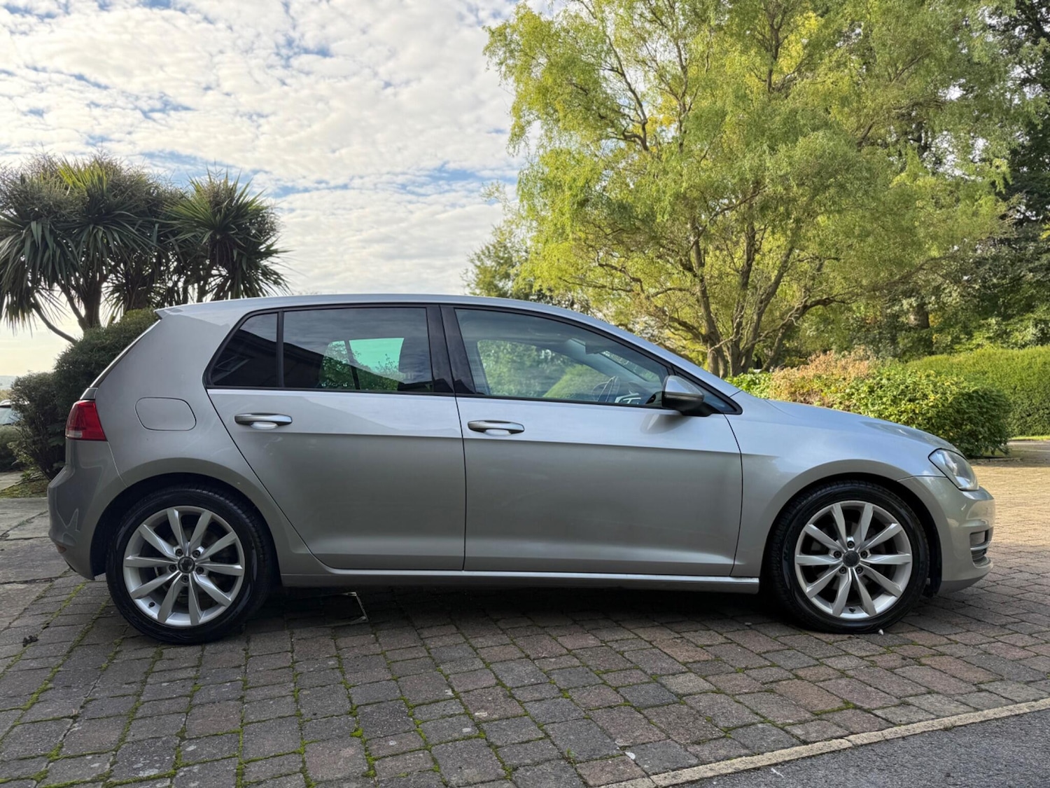 Used Volkswagen Golf 2014 for sale - 76121983: Photo 2
