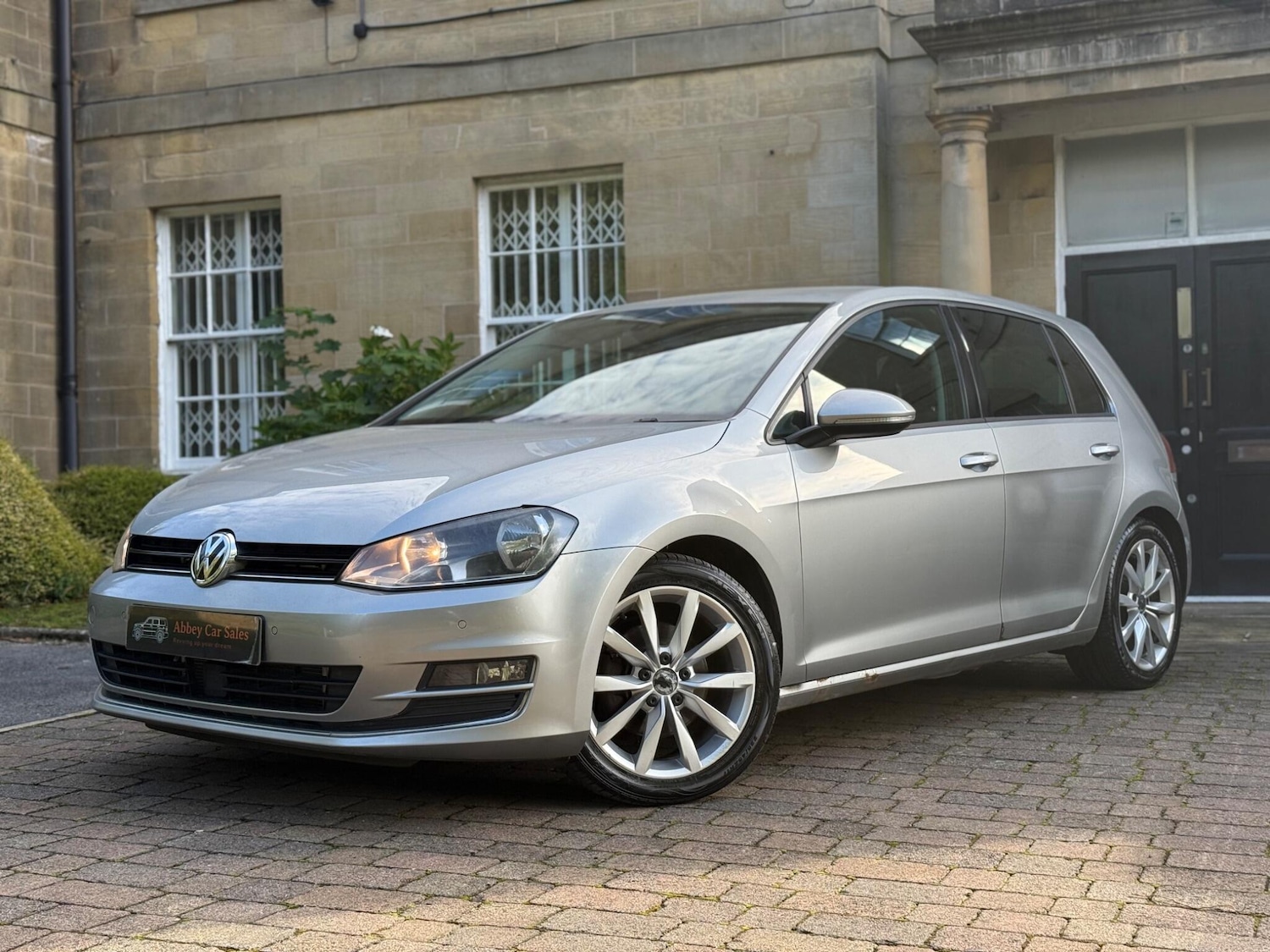 Used Volkswagen Golf 2014 for sale - 76121983: Photo 4