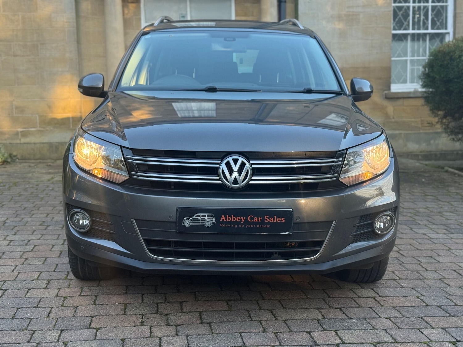 Used Volkswagen Tiguan 2015 for sale - 76099274: Photo 2