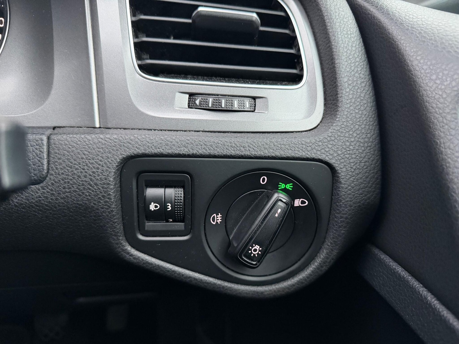 Used Volkswagen Golf 2014 for sale - 77060313: Photo 26