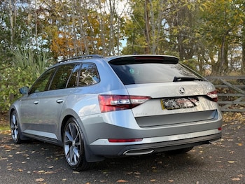 Used Skoda Superb 2017 for sale - 76671482: Photo