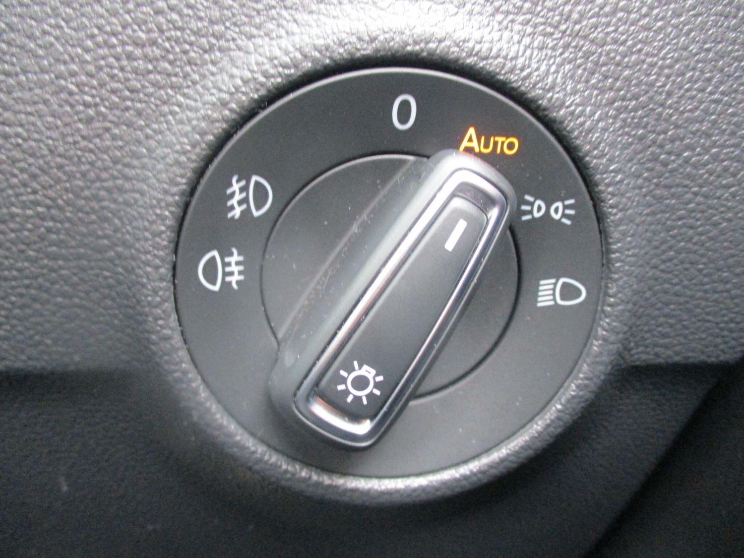 Used Volkswagen T-Roc for sale - 77854152: Photo 17