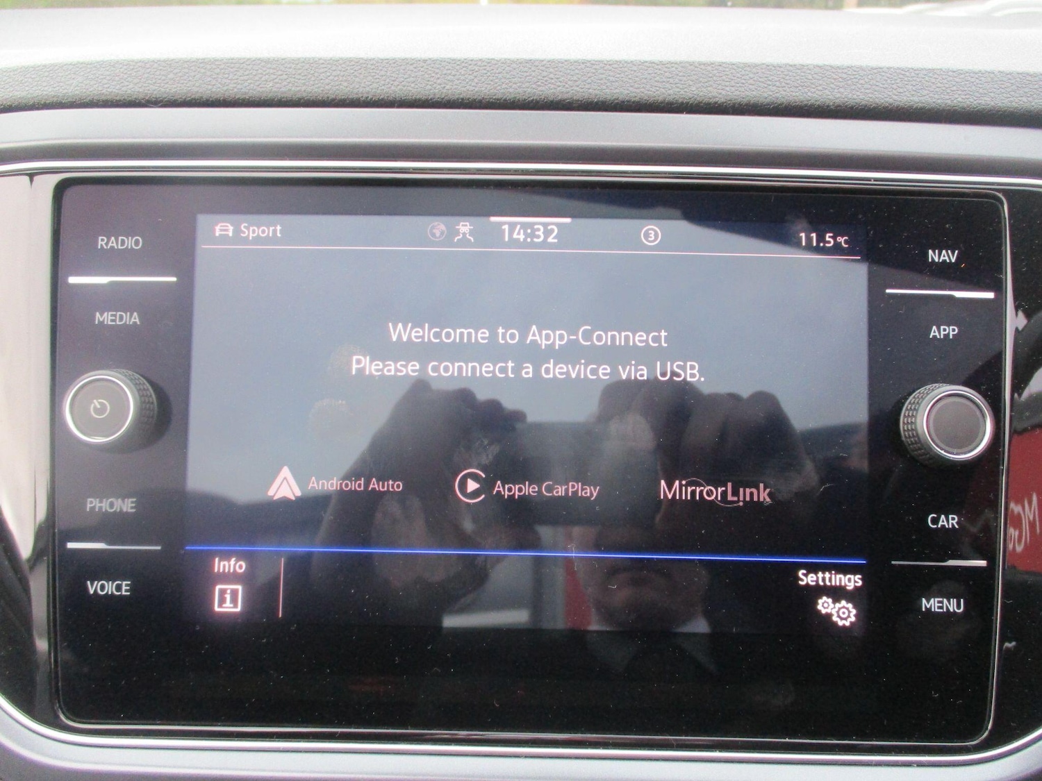 Used Volkswagen T-Roc for sale - 77854152: Photo 26