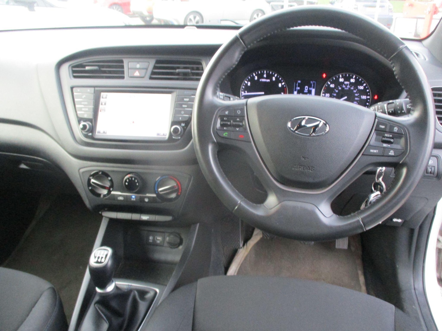 Used Hyundai i20 2018 for sale - 77658336: Photo 30