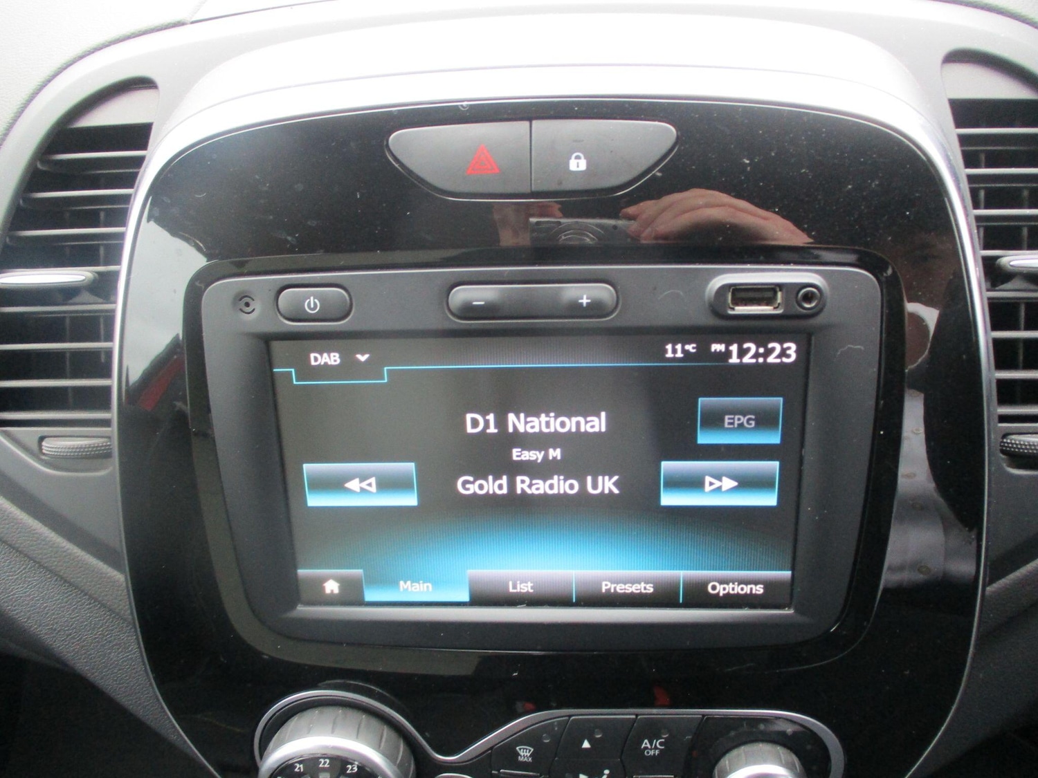 Used Renault Captur for sale - 77852735: Photo 19