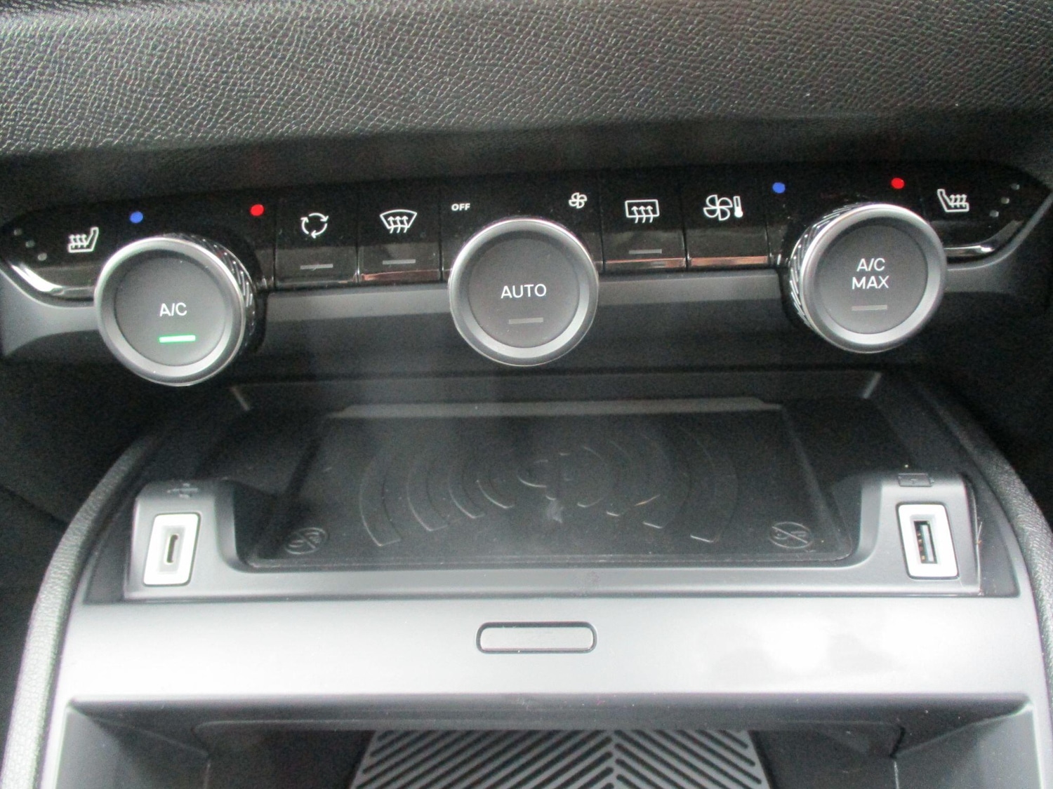 Used Citroen e-C4 2024 for sale - 76318019: Photo 37