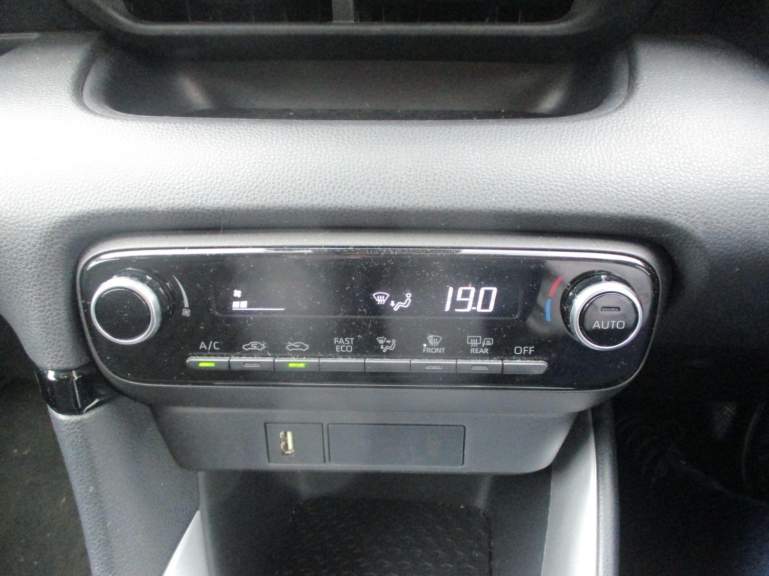 Used Toyota Yaris for sale - 77710290: Photo 9