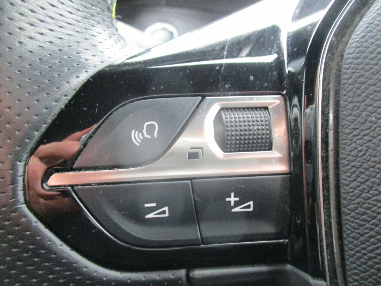 Used Peugeot 2008 2020 for sale - 77853062: Photo 18