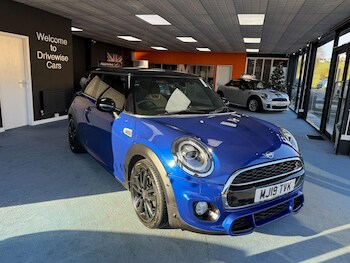 Used MINI Hatch 2019 for sale - 78100321: Photo