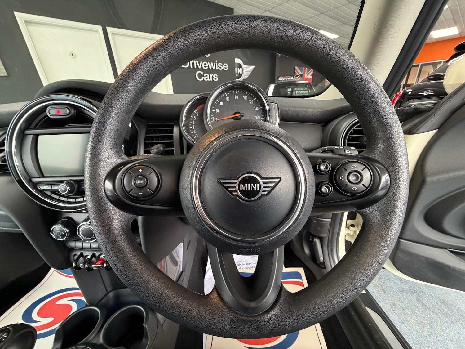 Used MINI Hatch 2019 for sale - 78100315: Photo 16