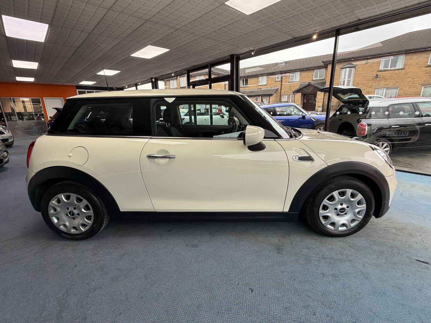 Used MINI Hatch 2019 for sale - 78100315: Photo 2