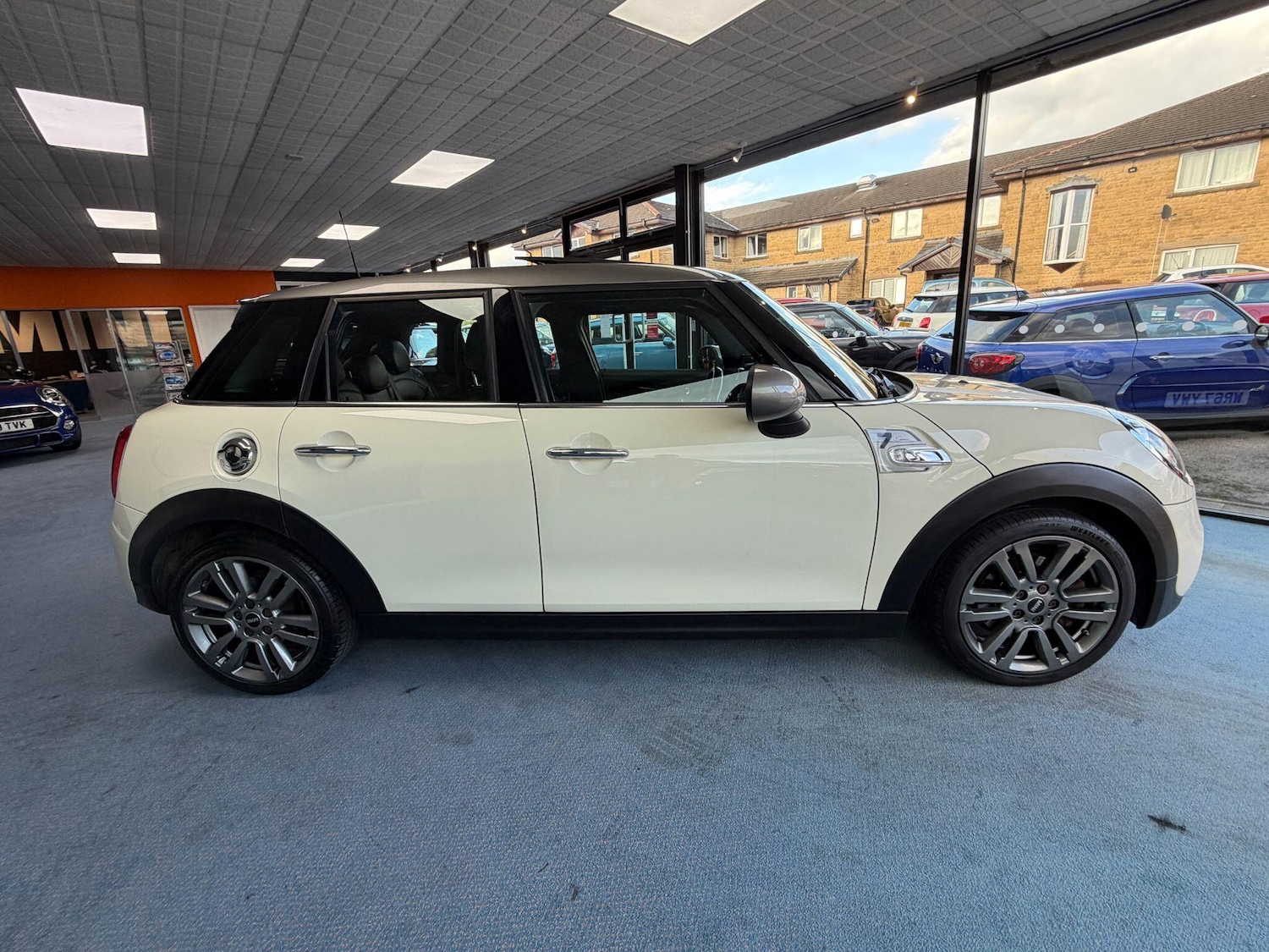Used MINI Hatch 2017 for sale - 78100552: Photo 2