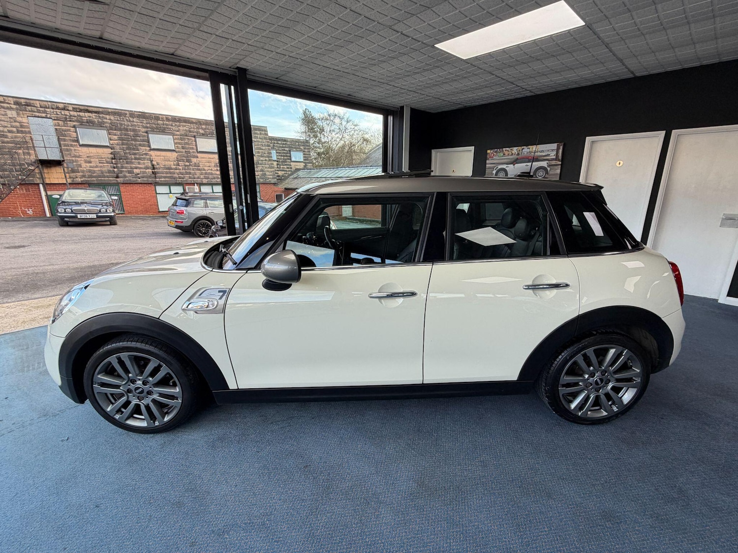 Used MINI Hatch 2017 for sale - 78100552: Photo 6