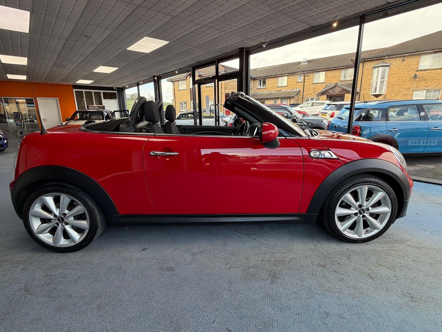Used MINI Roadster 2014 for sale - 78100933: Photo 2