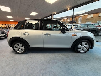 Used MINI Hatch 2018 for sale - 76573151: Photo