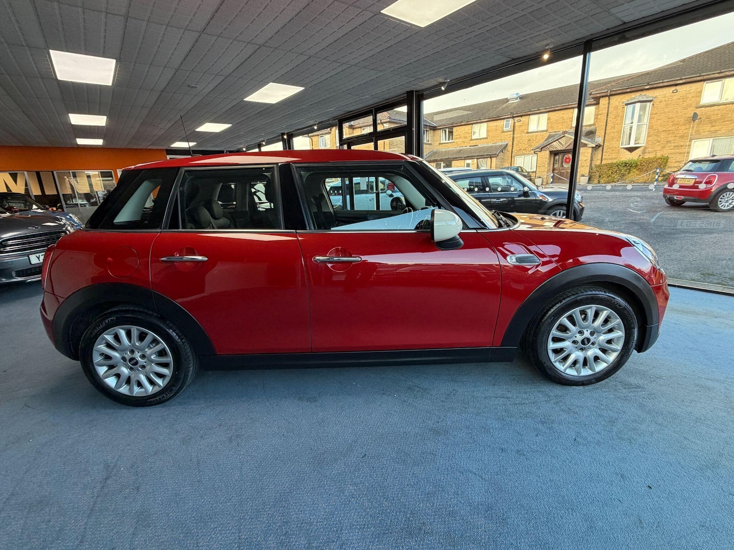 Used MINI Hatch 2015 for sale - 78101475: Photo 2