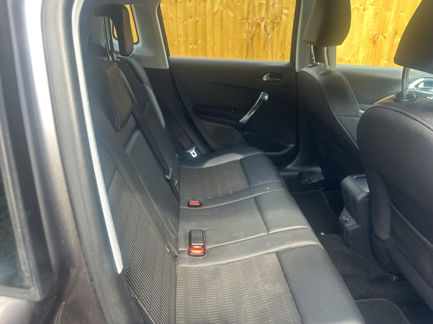 Used Peugeot 2008 2015 for sale - 76988686: Photo 23