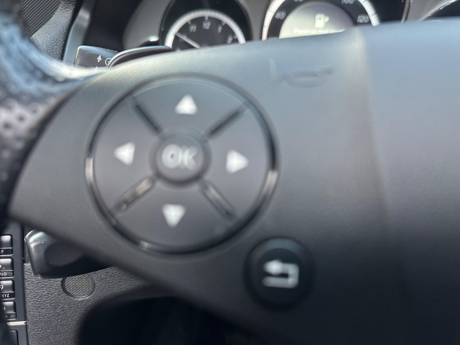 Used Mercedes-Benz E Class 2011 for sale - 76964765: Photo 17