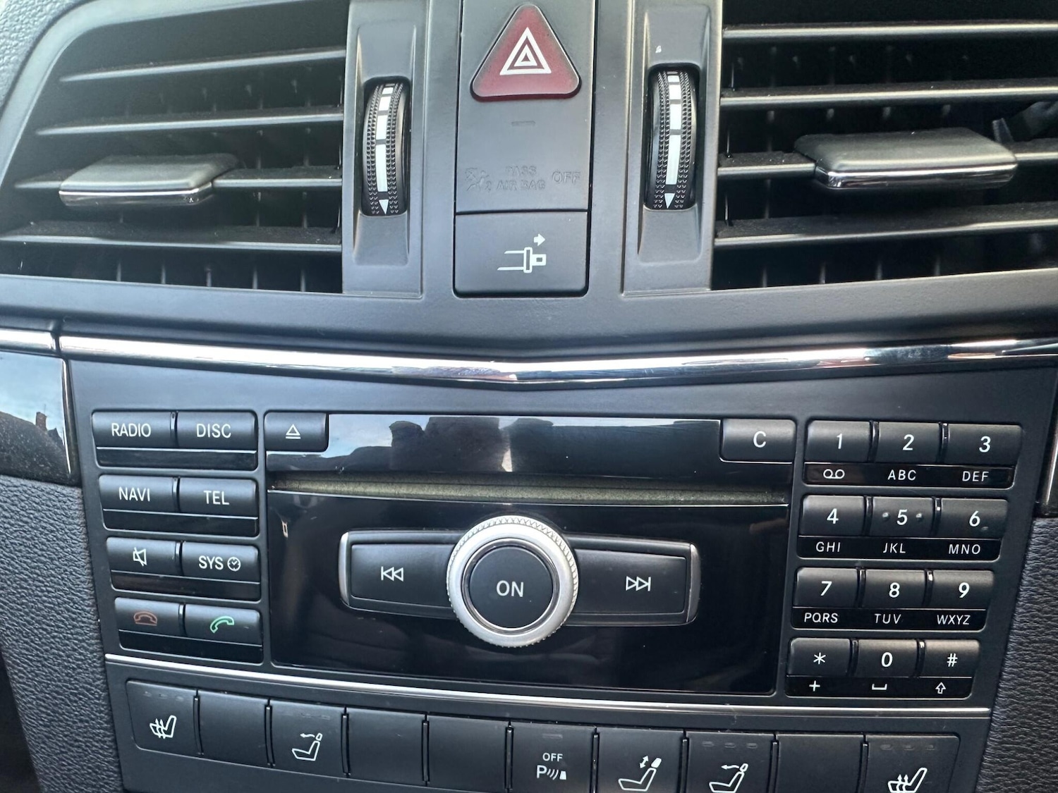 Used Mercedes-Benz E Class 2011 for sale - 76964765: Photo 20