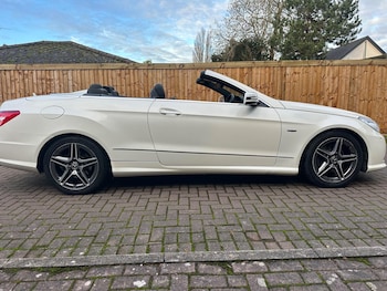 Used Mercedes-Benz E Class 2011 for sale - 76964765: Photo