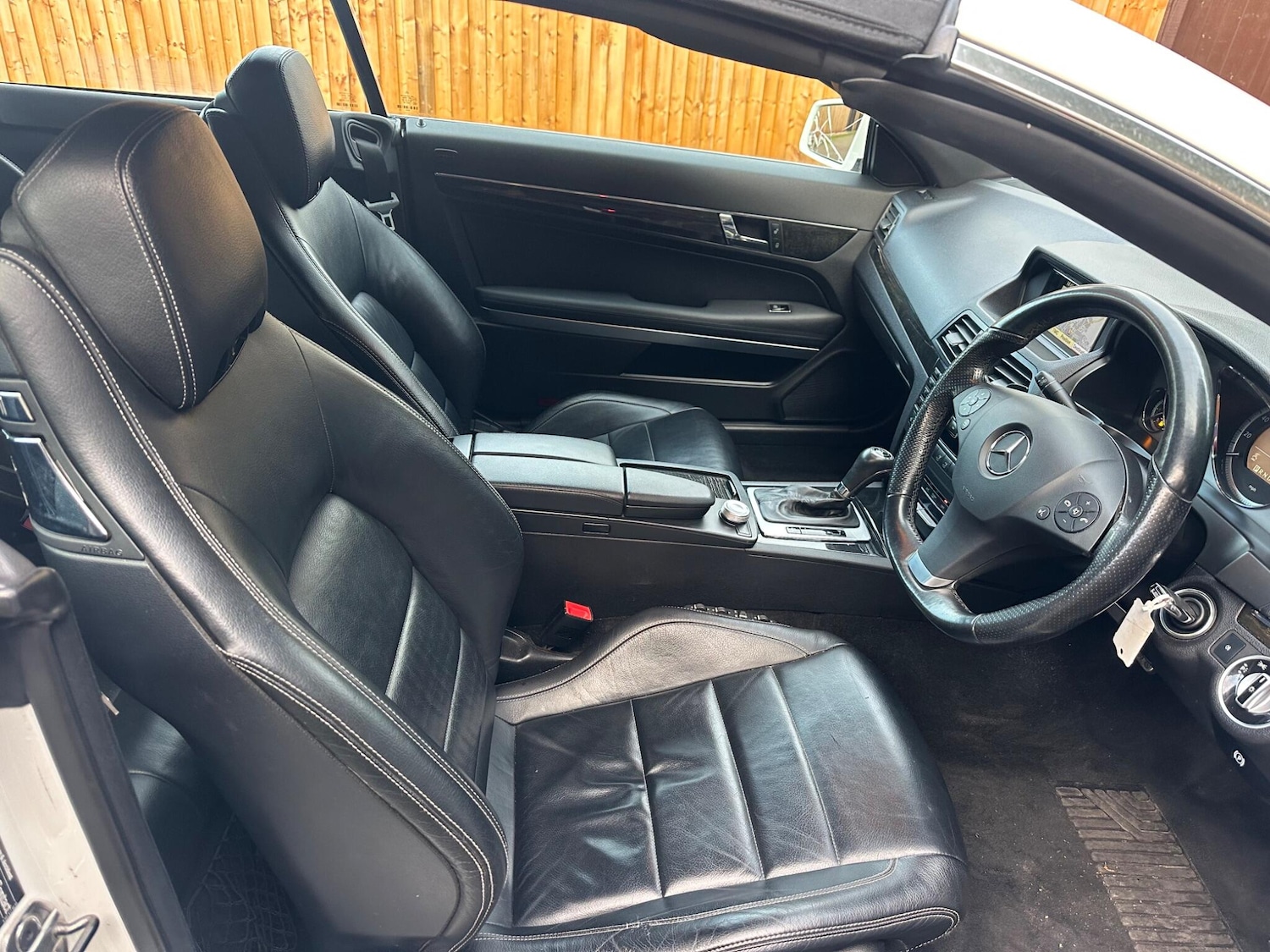 Used Mercedes-Benz E Class 2011 for sale - 76964765: Photo 30