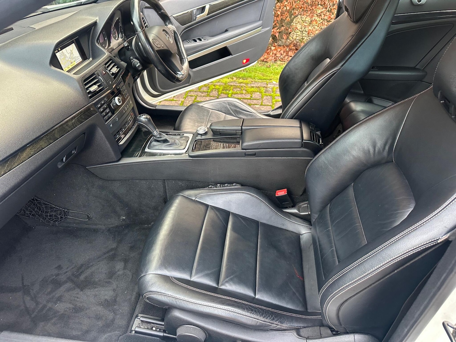 Used Mercedes-Benz E Class 2011 for sale - 76964765: Photo 31