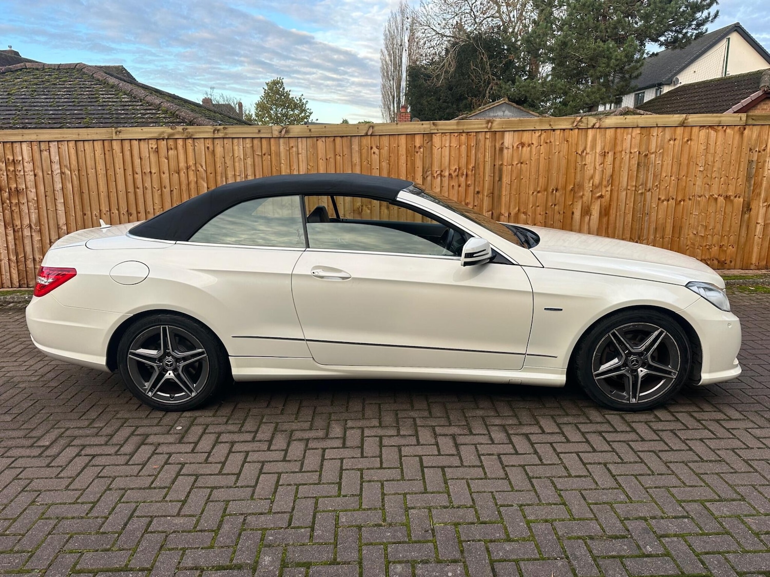 Used Mercedes-Benz E Class 2011 for sale - 76964765: Photo 37