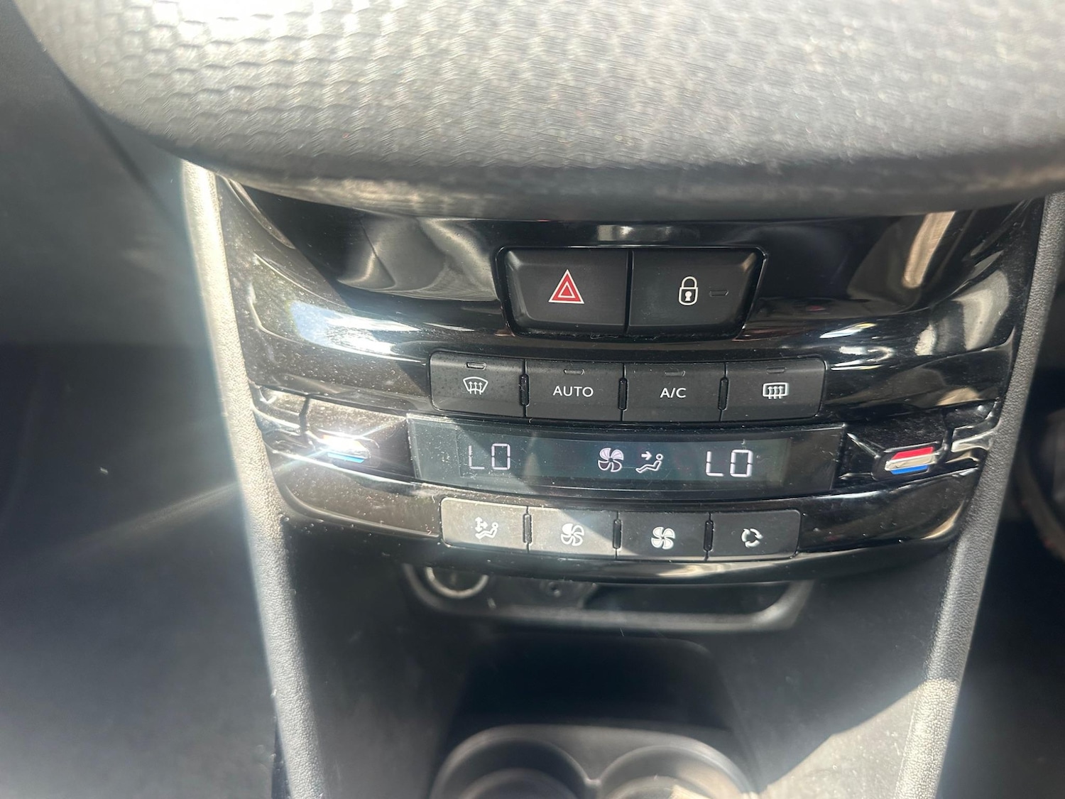 Used Peugeot 2008 2015 for sale - 76537785: Photo 15