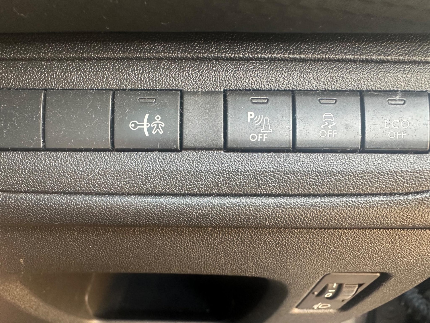 Used Peugeot 2008 2015 for sale - 76537785: Photo 16