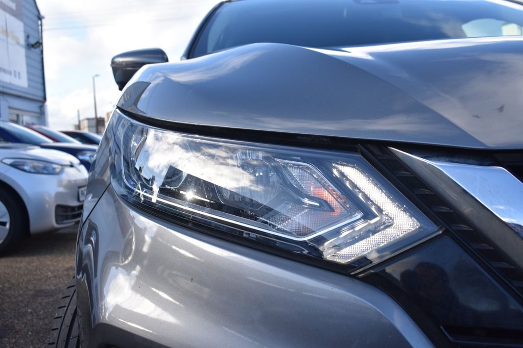 Used Nissan Qashqai 2018 for sale - 77608719: Photo 2