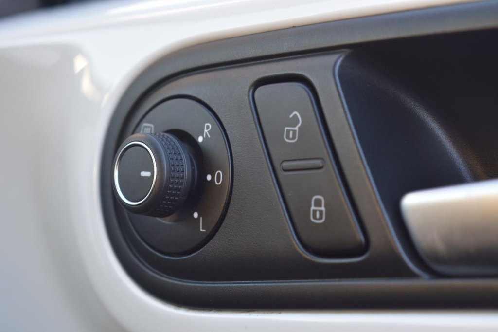 Used Volkswagen Beetle 2015 for sale - 77042530: Photo 24