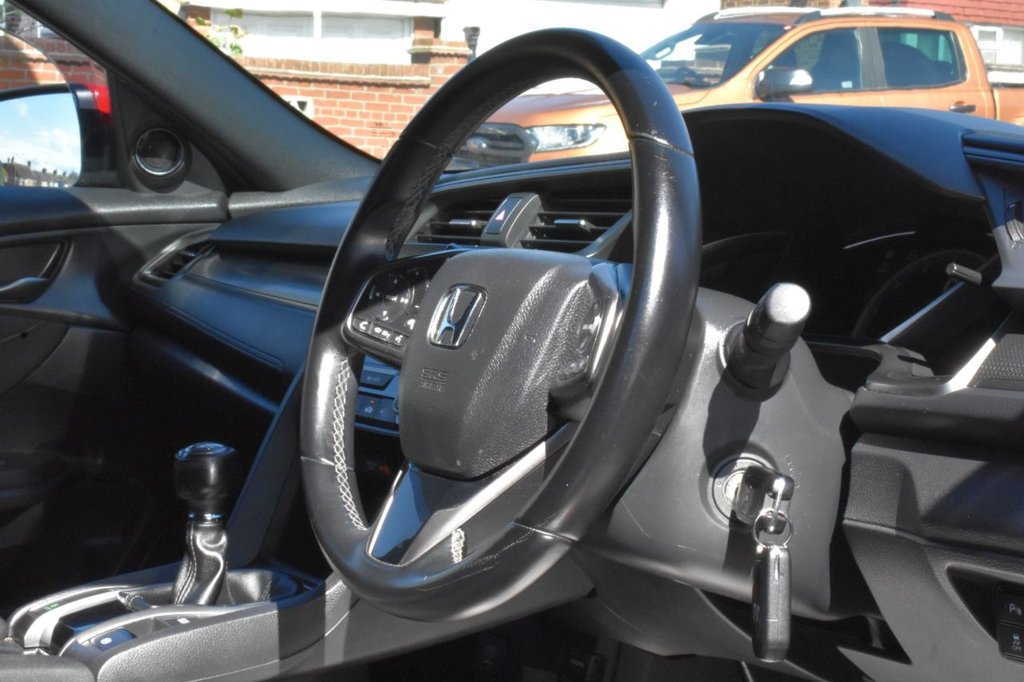 Used Honda Civic 2018 for sale - 76400169: Photo 15