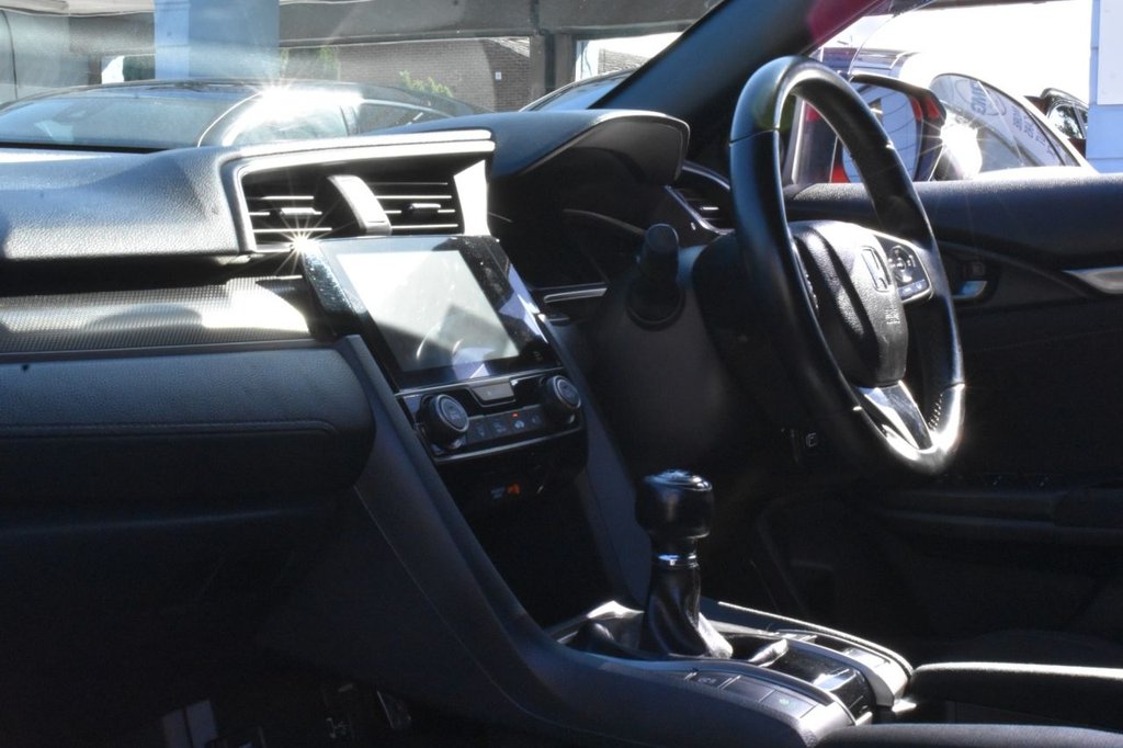 Used Honda Civic 2018 for sale - 76400169: Photo 19