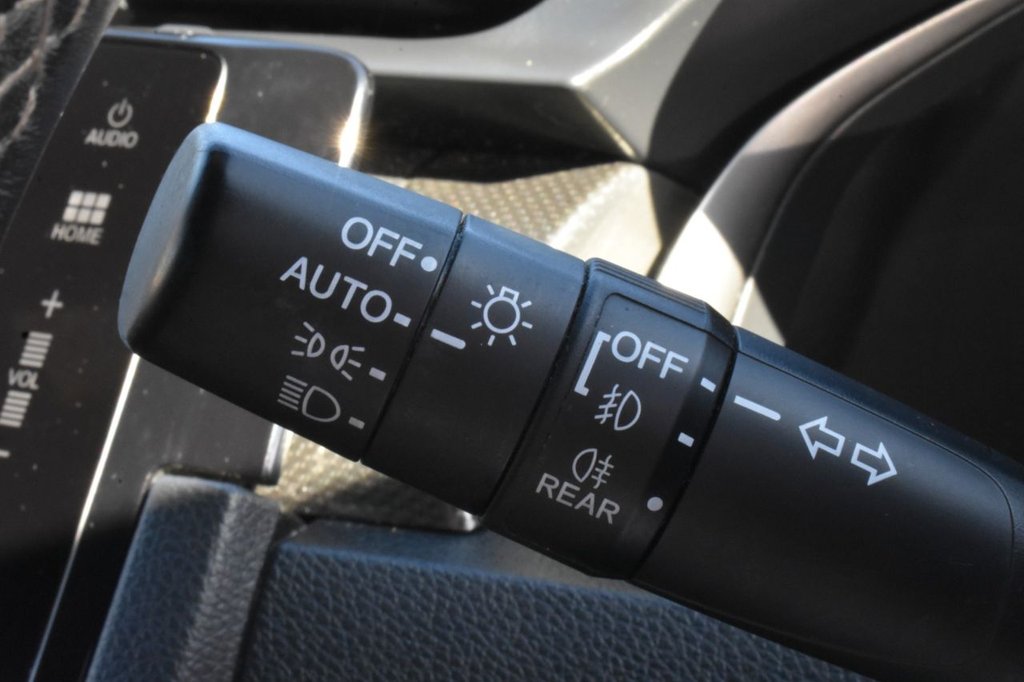 Used Honda Civic 2018 for sale - 76400169: Photo 32